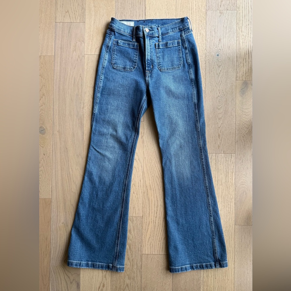 GAP Women's 70’s Flare High Rise Jeans in Denim Blue